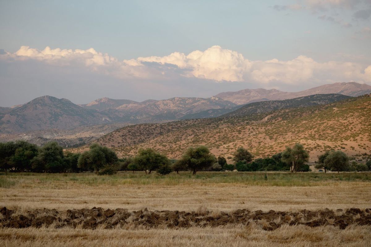 Başbereket'de Manzaralı 900 m² Villa İmarlı Arsa